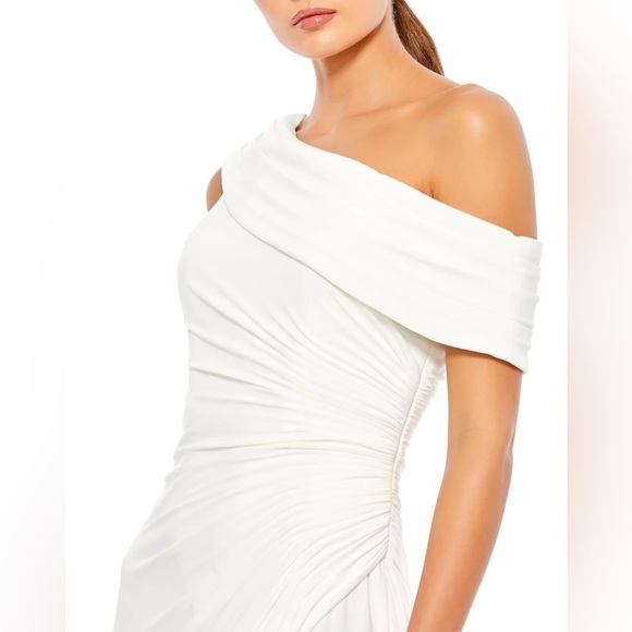 Anthropologie | Mac Duggal 26517 One Shoulder Ruched Jersey Gown In White Size 0 - Picture 4 of 13